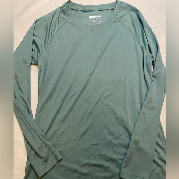 Unbranded size small pastel green UV Protection Quick Dry Lightweight shirt - Picture 2 of 4